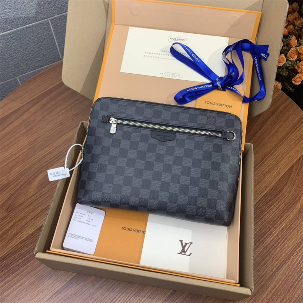 Louis Vuitton M60417  New Pouch  21.0 x 27.0 x 5.0cm 2025 new 